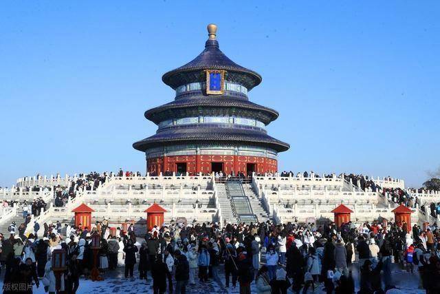 等了 一年的雪!北京人涌向天坛:红墙白雪里藏着最浓的老城情怀! (图2) 等了 一年的雪!北京人涌向天坛:红墙白雪里藏着最浓的老城情怀! (图2)