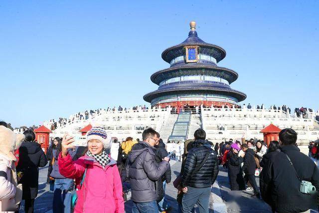 等了 一年的雪!北京人涌向天坛:红墙白雪里藏着最浓的老城情怀! (图6) 等了 一年的雪!北京人涌向天坛:红墙白雪里藏着最浓的老城情怀! (图6)