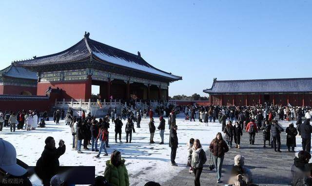 等了 一年的雪!北京人涌向天坛:红墙白雪里藏着最浓的老城情怀! (图10) 等了 一年的雪!北京人涌向天坛:红墙白雪里藏着最浓的老城情怀! (图10)