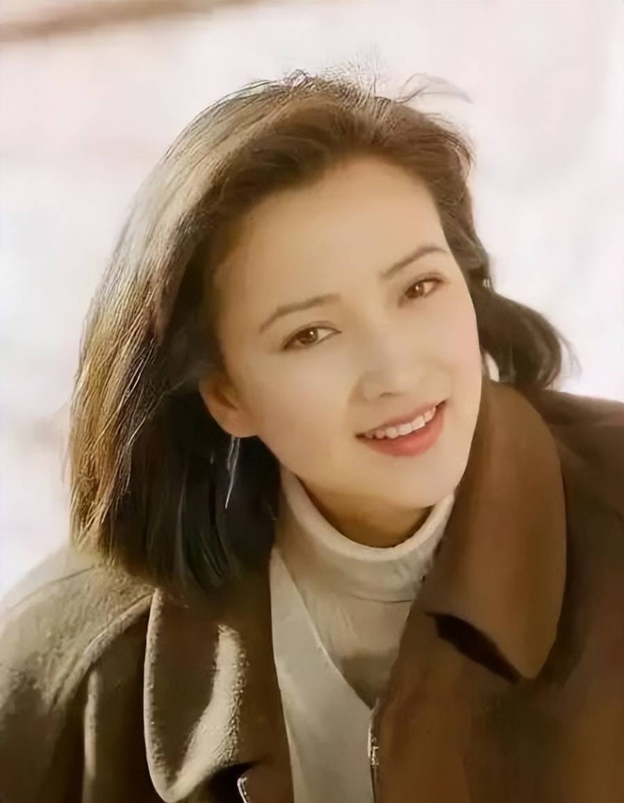 “古典美人”何晴去世，曾劝好友黄绮珊别整容(图1)