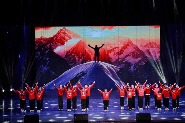 “艺韵全球・乐育英才” 公益音乐会启幕 音乐为桥,让每颗心灵并肩绽放(图8) “艺韵全球・乐育英才” 公益音乐会启幕 音乐为桥,让每颗心灵并肩绽放(图8)