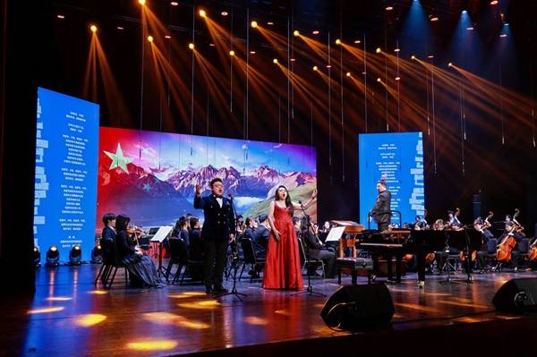 “艺韵全球・乐育英才” 公益音乐会启幕 音乐为桥,让每颗心灵并肩绽放(图14) “艺韵全球・乐育英才” 公益音乐会启幕 音乐为桥,让每颗心灵并肩绽放(图14)