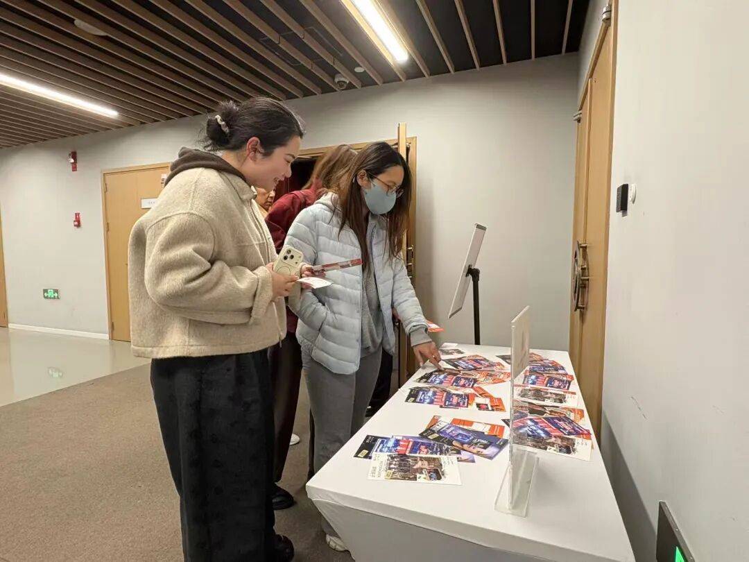 徐汇区首个专业级舞台艺术高清放映厅启幕! (图2) 徐汇区首个专业级舞台艺术高清放映厅启幕! (图2)