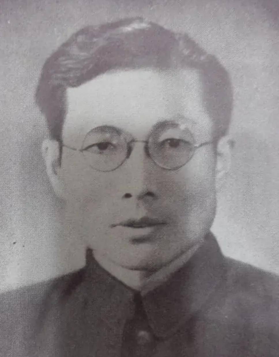 一生积蓄临终全捐国家,周立波染病在京离世,发妻几度泪如雨下 (图2) 一生积蓄临终全捐国家,周立波染病在京离世,发妻几度泪如雨下 (图2)