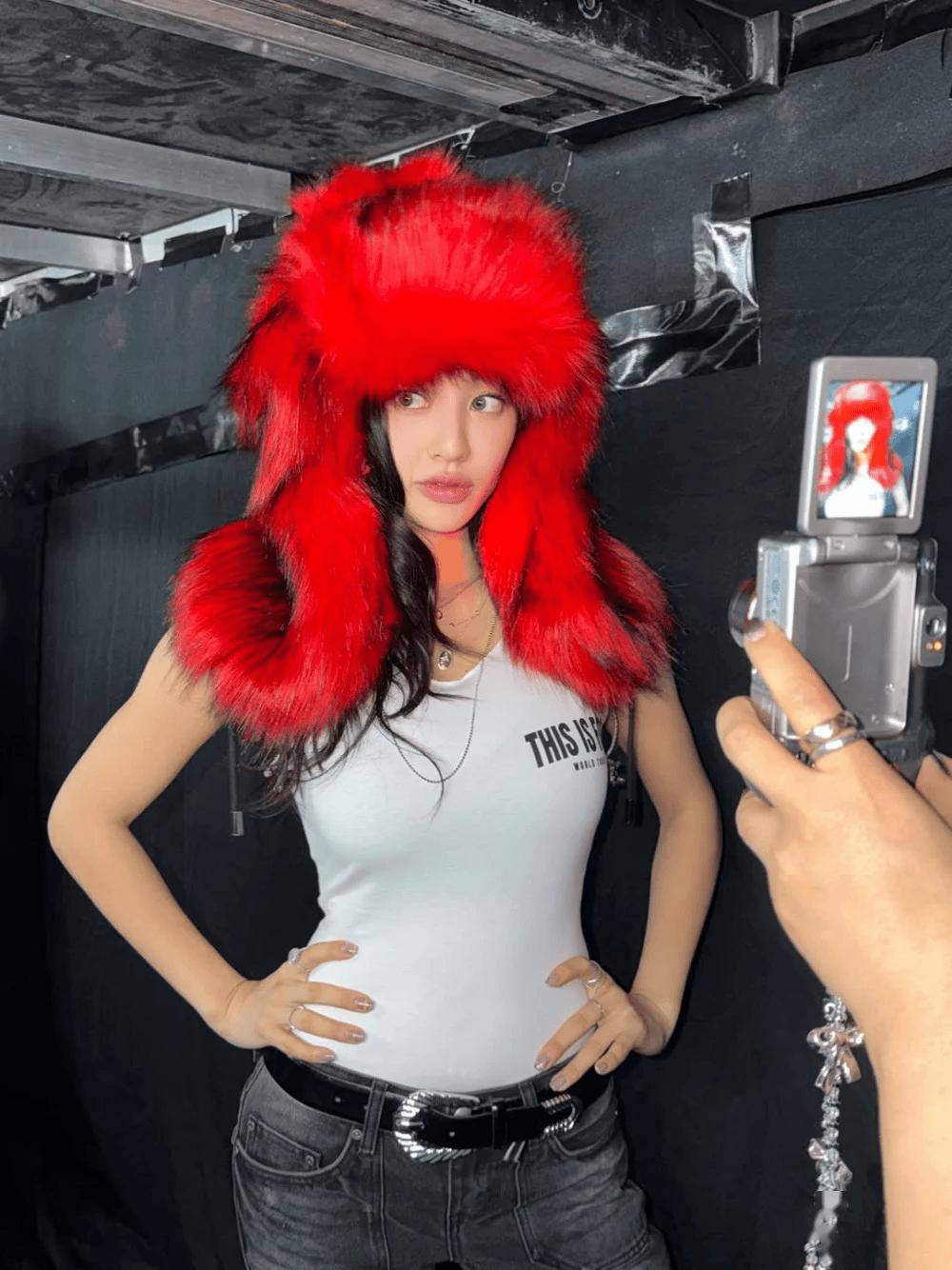 知名女团爱豆画报级美貌引关注,韩网友称赞:堪比官方写真拍摄 (图6) 知名女团爱豆画报级美貌引关注,韩网友称赞:堪比官方写真拍摄 (图6)