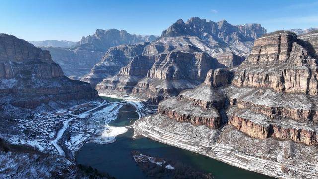 河南安阳林州：雪后太行大峡谷银装素裹 美景如画(图4)