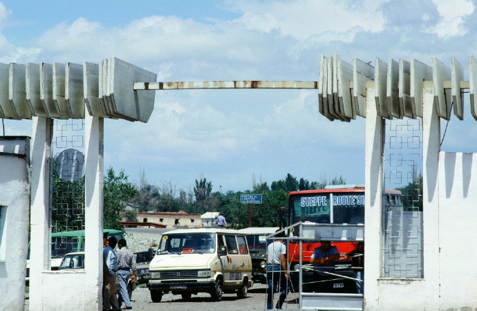 哈萨克斯坦1990年代