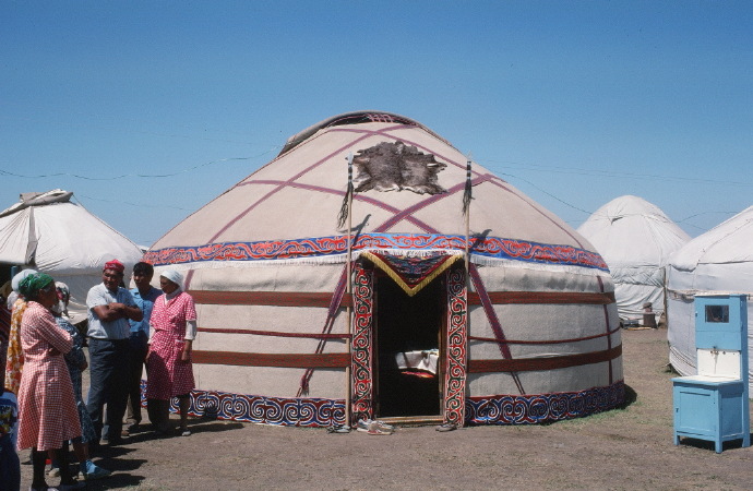 哈萨克斯坦1990年代