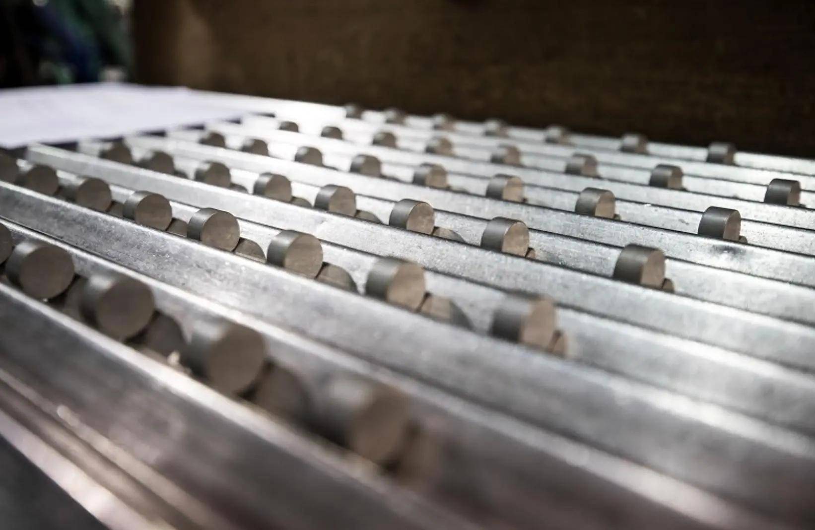 中国批准长期稀土出口，但欧盟高兴太早了？中方同步推出了反制措施 (图2)