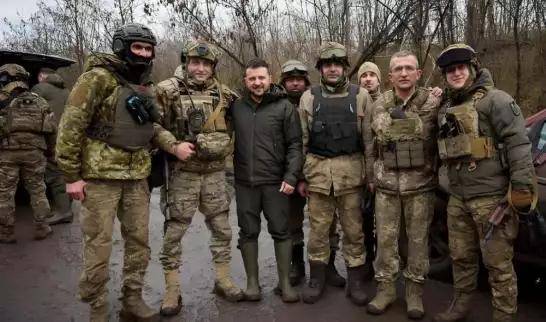 泽连斯基心愿达成？欧洲10国将派驻军，特朗普提出要求，俄罗斯决不同意！ (图1)