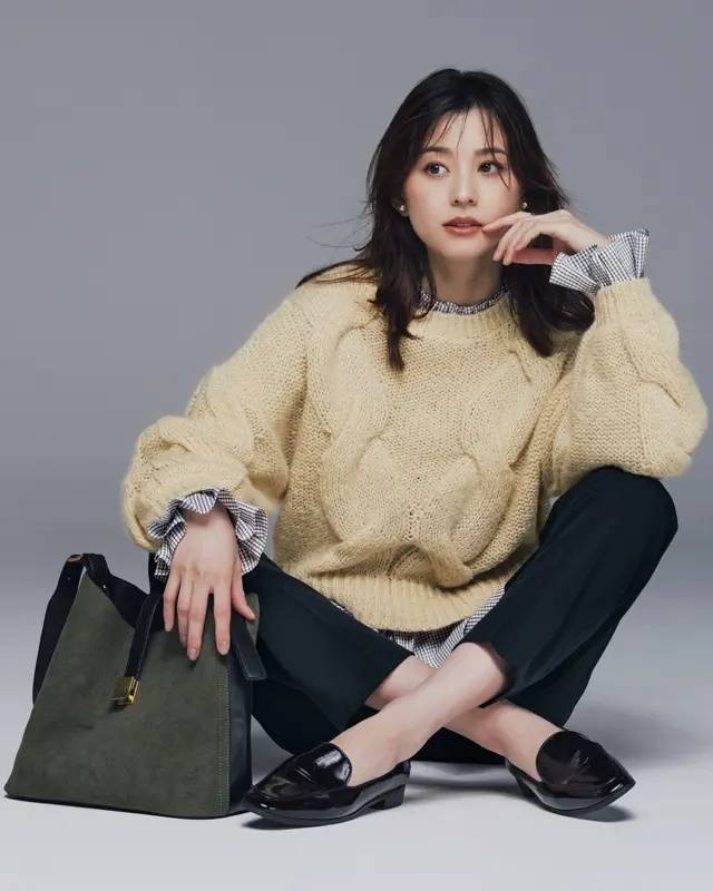 日杂轻熟女12月职业穿搭榜：灰棕最受欢迎，黄色搭配夺魁显气质 (图13)