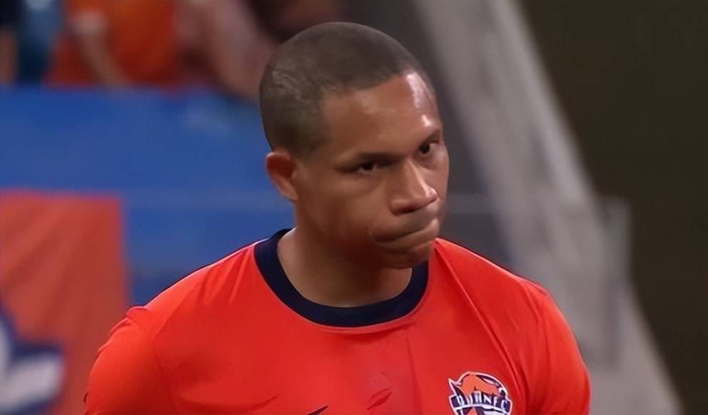 青岛海牛大调整, 5大外援恐集体离队,一人最难割舍,还需山东泰山队关照 (图3) 青岛海牛大调整, 5大外援恐集体离队,一人最难割舍,还需山东泰山队关照 (图3)