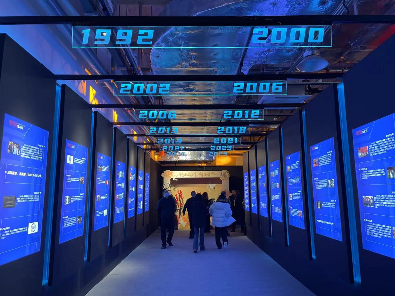 潘家园33周年庆暨首届串文化节 开幕 “可观、可玩、可购、可学”(图1)