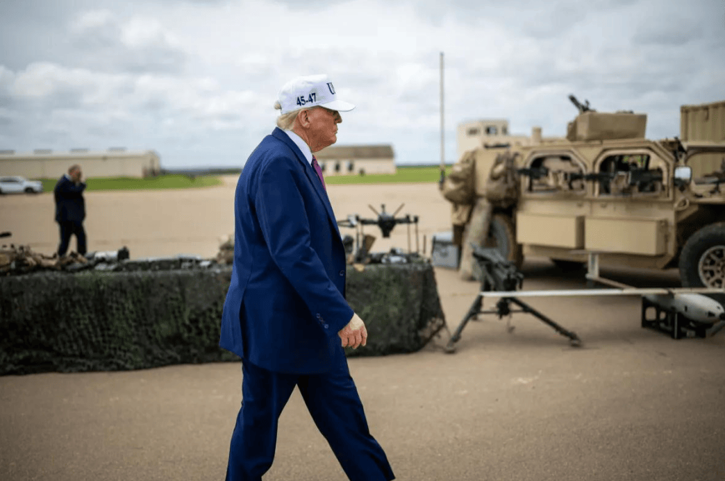  美国对台军售的不断升级，中国一旦出手扣留美国军火船，会是对特朗普最有力的反击！(图1)