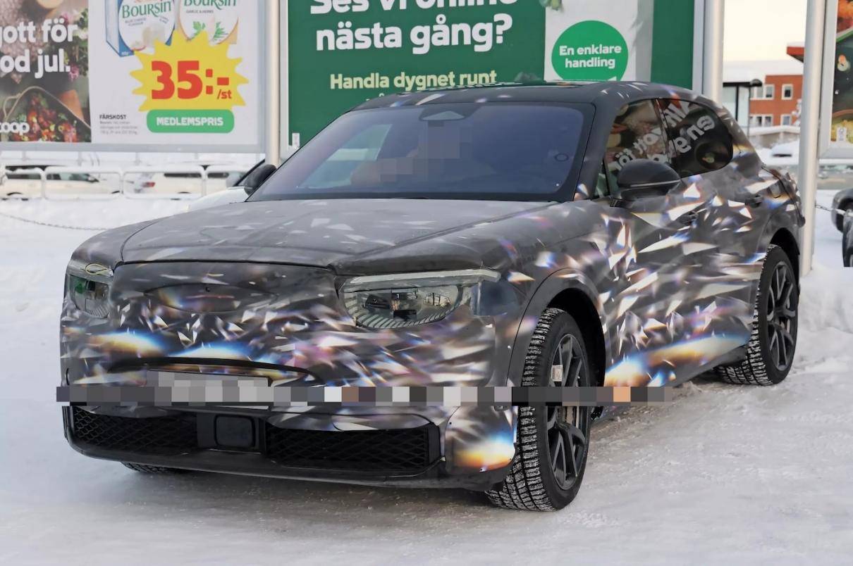 宾利首款纯电SUV新曝光！800V快充加持，大灯设计新潮，或明年亮相(图1)