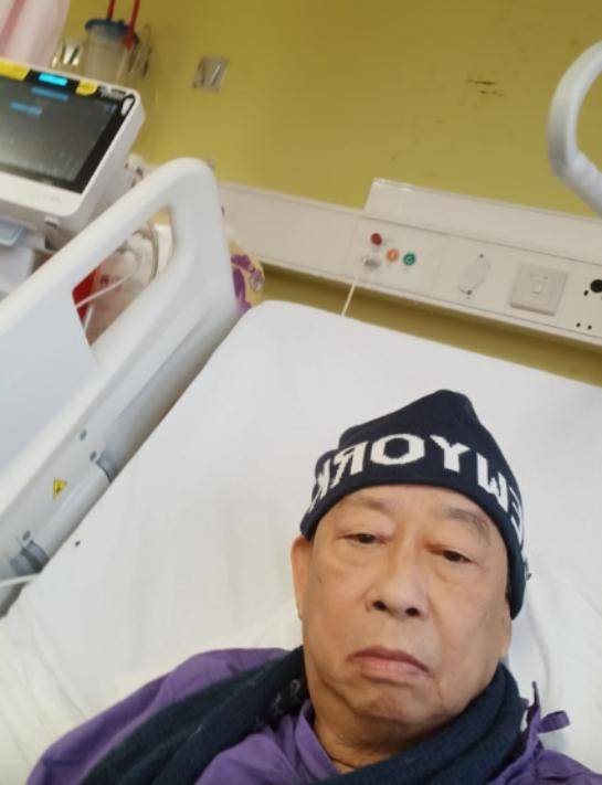 香港知名男星受病魔折磨，讲话上气不接下气，拼命工作养啃老儿子 (图6)