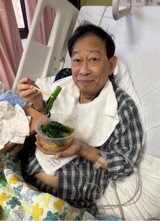 香港知名男星受病魔折磨，讲话上气不接下气，拼命工作养啃老儿子 (图5)