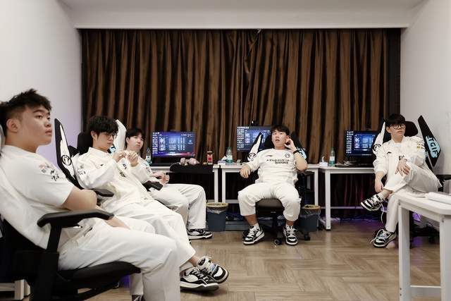 德杯第二阶段关键战，BLG豪华战舰首秀，IG新阵容练兵！(图6)