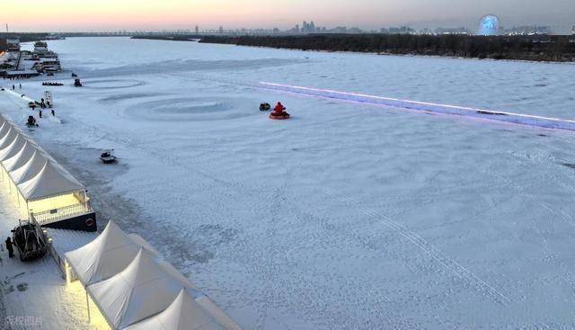 哈尔滨雪后刷屏：松花江覆雪如绸缎，百年铁桥藏着冰雪经济密码！ (图18)