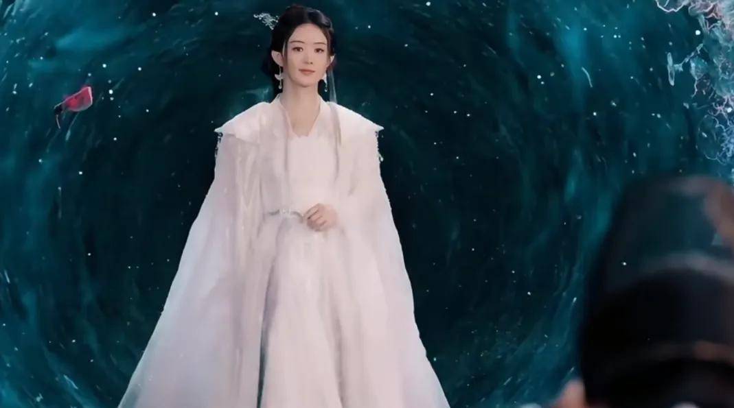 赵丽颖最新古装造型曝光，精修都掩饰不住疲态，200多天没进组了 (图16)