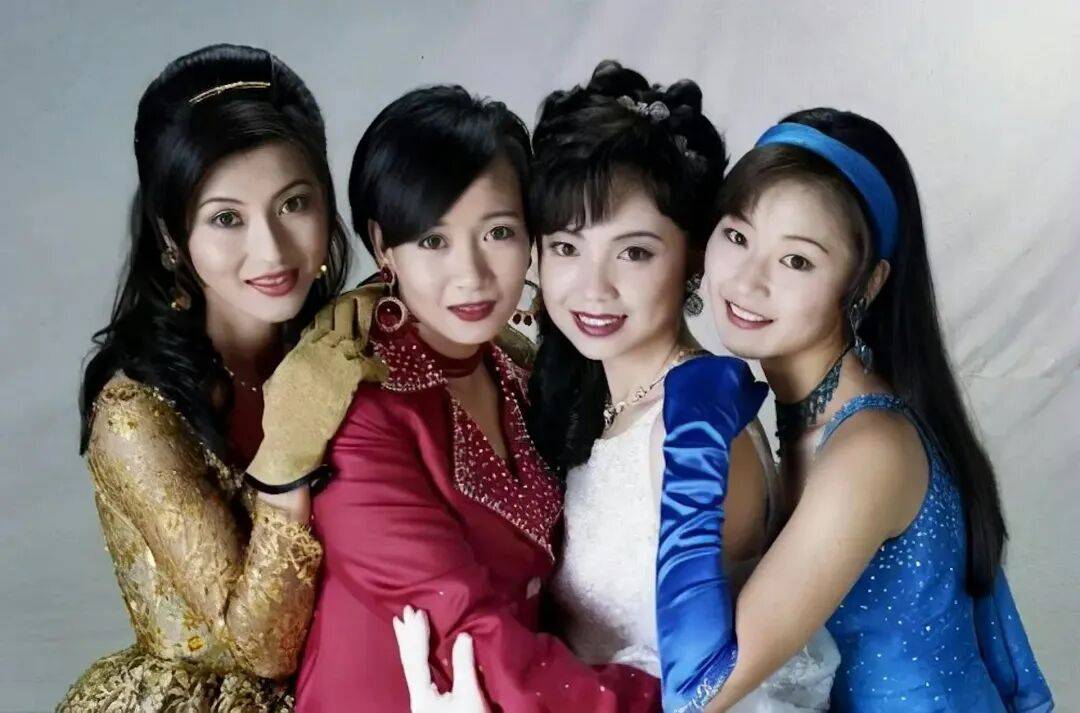 亚视神剧“四姐妹”破天荒合体，消失多年的她终于现身了 (图3)