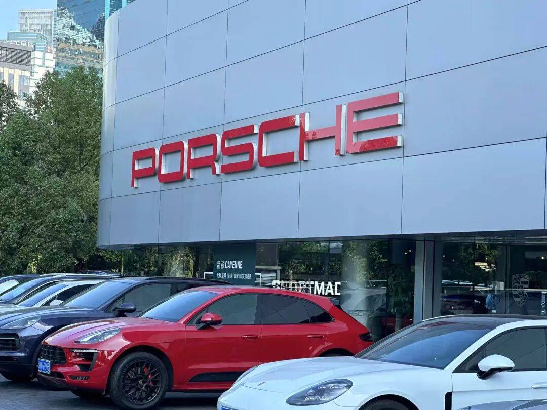 保时捷中国致歉！郑州4S店疑闭店“跑路”，40万粉丝账号设私密(图2)
