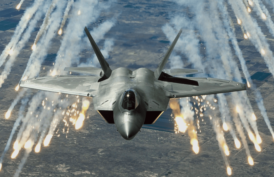 美国YF23战机本该统治天空的顶级猎食者，为何最终落选沦为馆藏？ (图3)