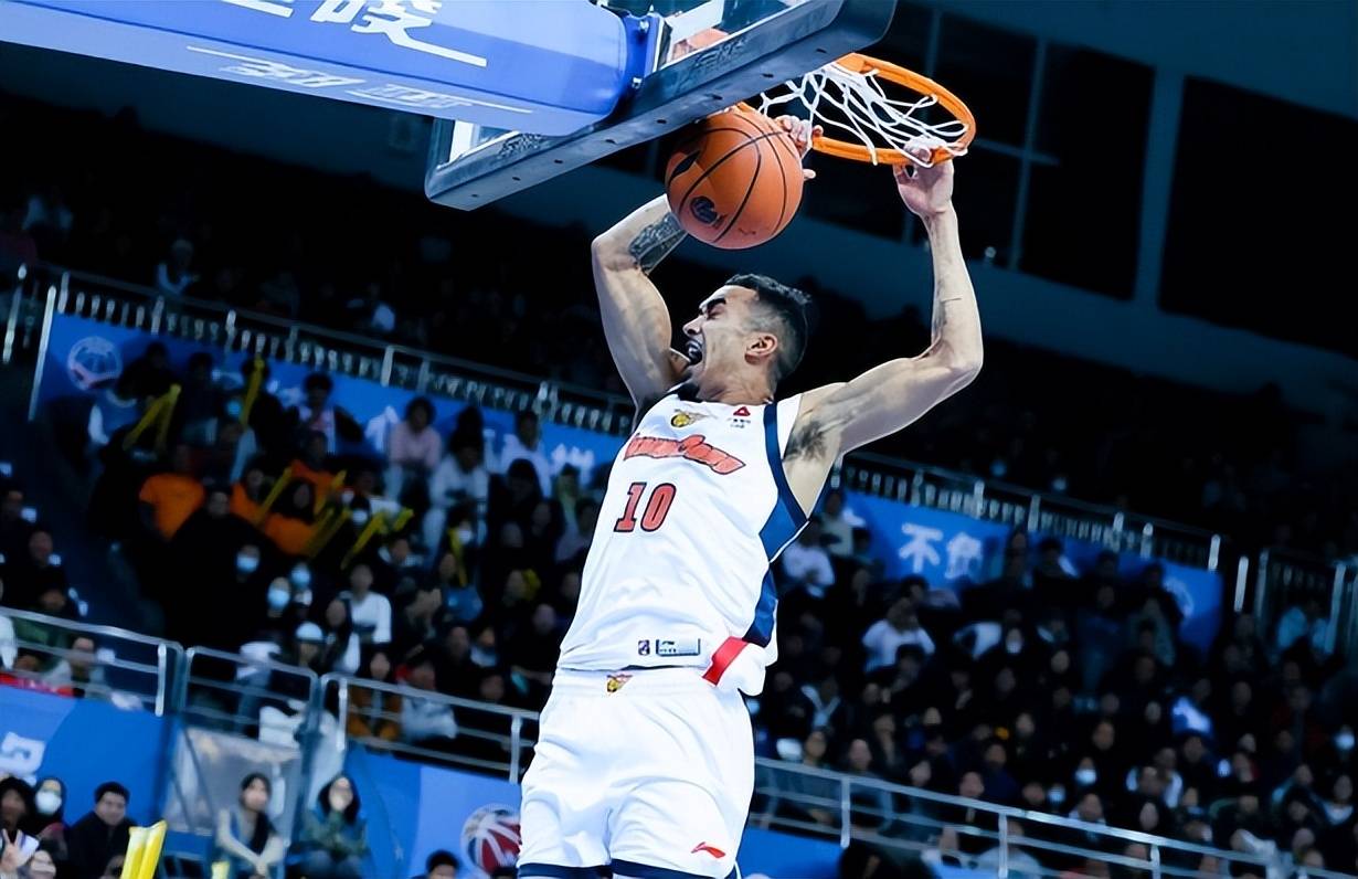 广东豪取8连胜，辽宁报价2米13中锋，北京核心受伤，新疆酝酿换外援 (图1)