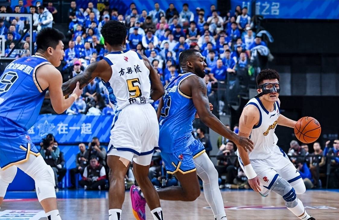 广东豪取8连胜，辽宁报价2米13中锋，北京核心受伤，新疆酝酿换外援 (图5)