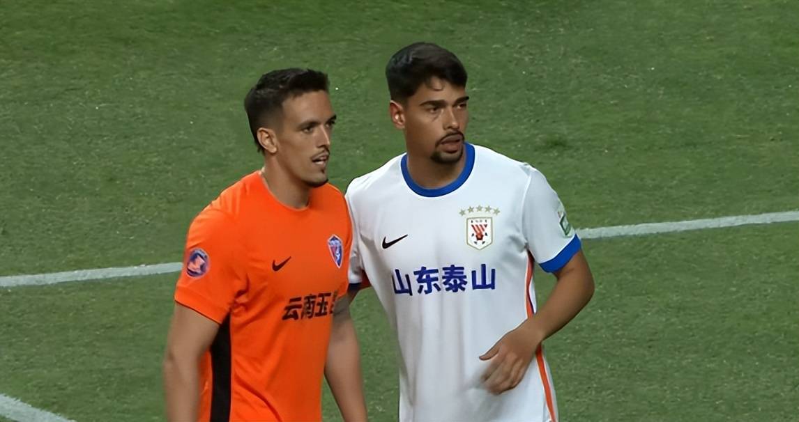 还不换外援后腰?巴西中场庸才继续留用,泰山队为省钱还要得过且过 (图3) 还不换外援后腰?巴西中场庸才继续留用,泰山队为省钱还要得过且过 (图3)