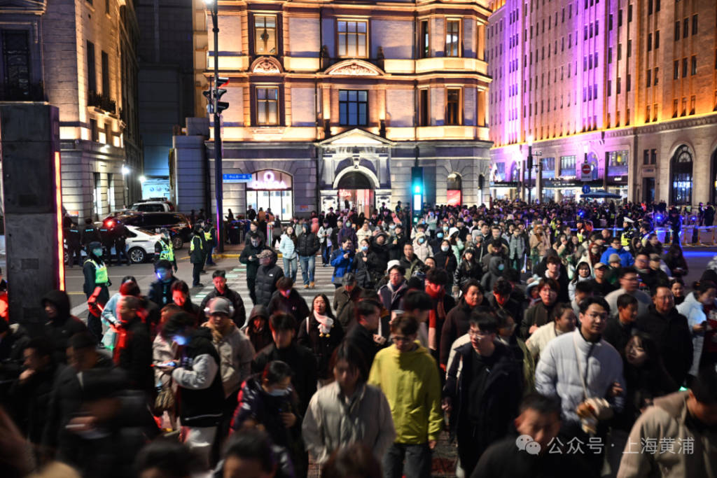上海首发各大商圈跨年消费“快报”,有哪些亮眼数据? (图2) 上海首发各大商圈跨年消费“快报”,有哪些亮眼数据? (图2)