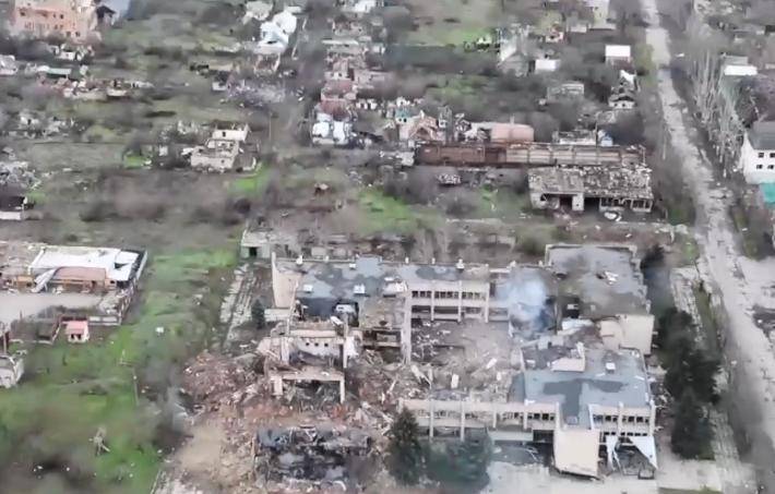 战斗彻底告终,断水断粮两个月,乌军排着队一起向俄军投降 (图2) 战斗彻底告终,断水断粮两个月,乌军排着队一起向俄军投降 (图2)