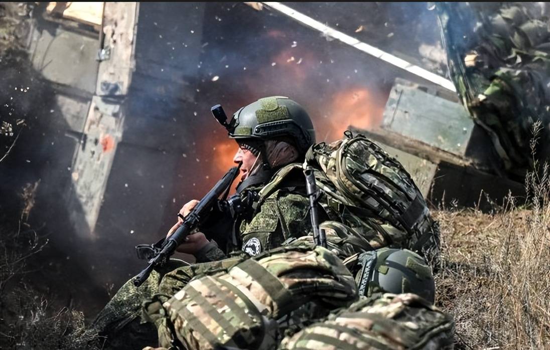 战斗彻底告终,断水断粮两个月,乌军排着队一起向俄军投降 (图7) 战斗彻底告终,断水断粮两个月,乌军排着队一起向俄军投降 (图7)