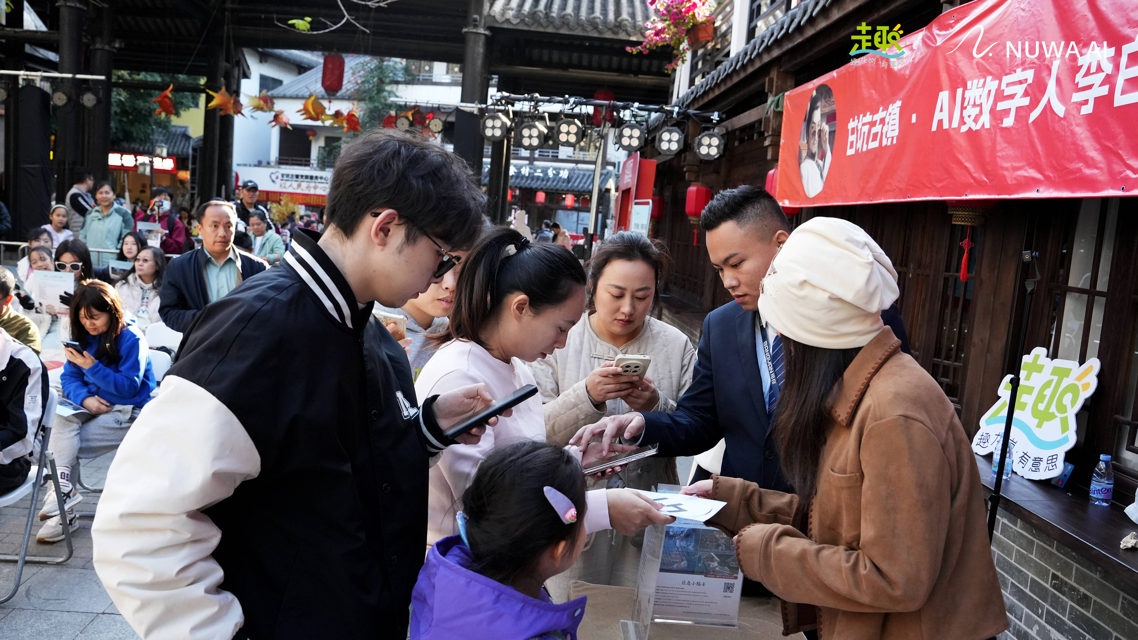 跨越千年对话!甘坑古镇AI数字人李白首秀,科技赋能文旅新玩法 (图10) 跨越千年对话!甘坑古镇AI数字人李白首秀,科技赋能文旅新玩法 (图10)