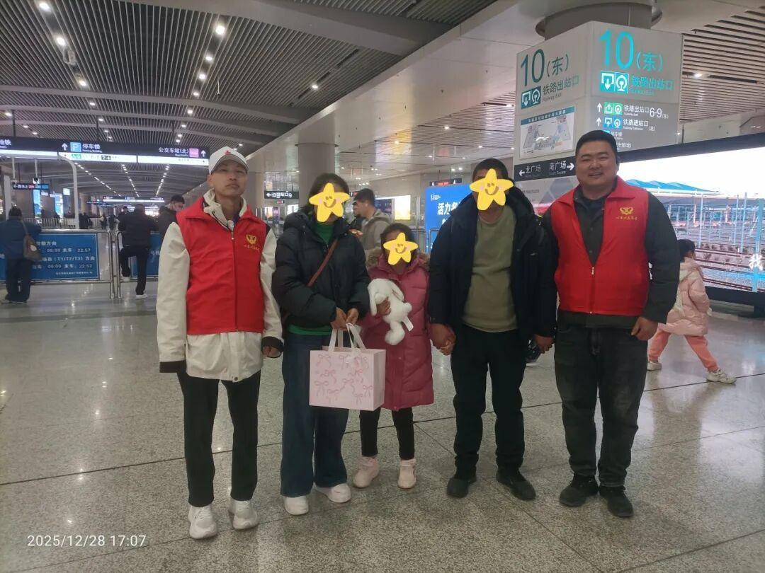 西安志愿者爱心接力 跨省守护困境儿童就医