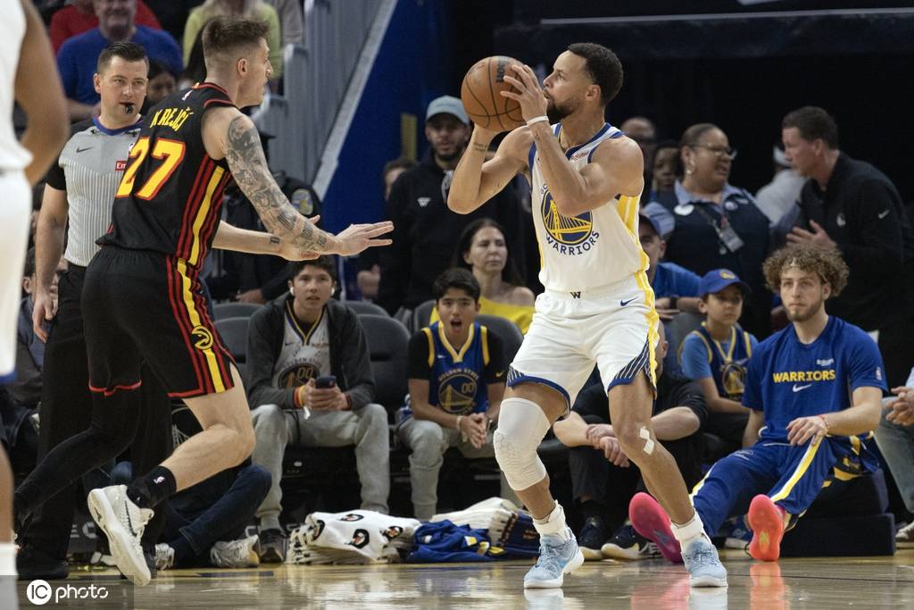 库里父子超科赶詹历史第二 3分失准勇三崩再现 (图1)