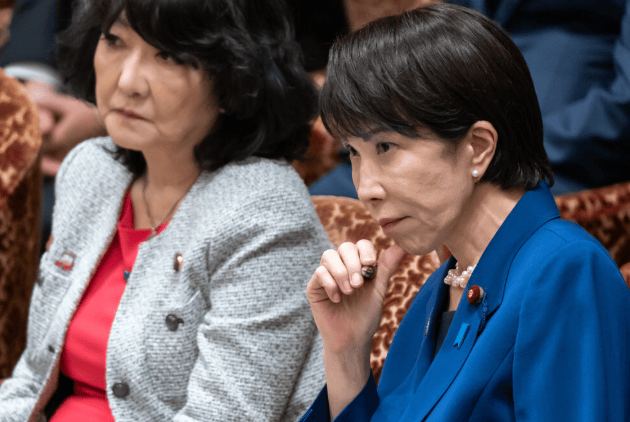 中方反制奏效！不到24小时，日本要求撤回，王毅外长点名高市早苗 (图2)