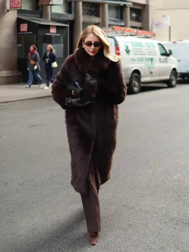 今冬“大衣＋阔腿裤”最火！这么穿美爆了，高级又好看 (图17)