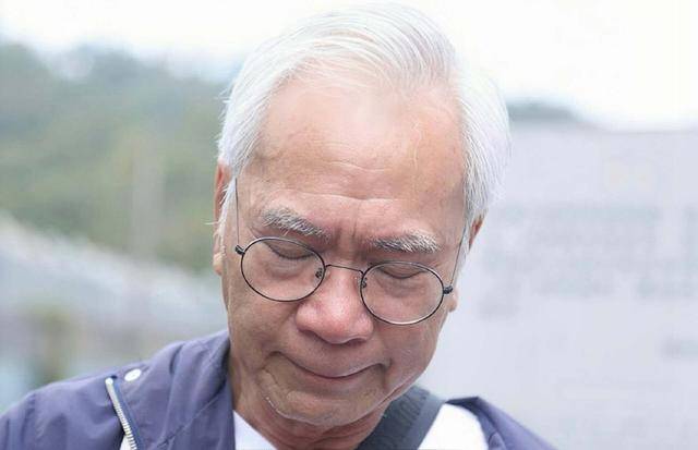 突发！TVB知名老戏骨自曝和未婚妻一同被捕，含泪分手独守爱巢 (图2)