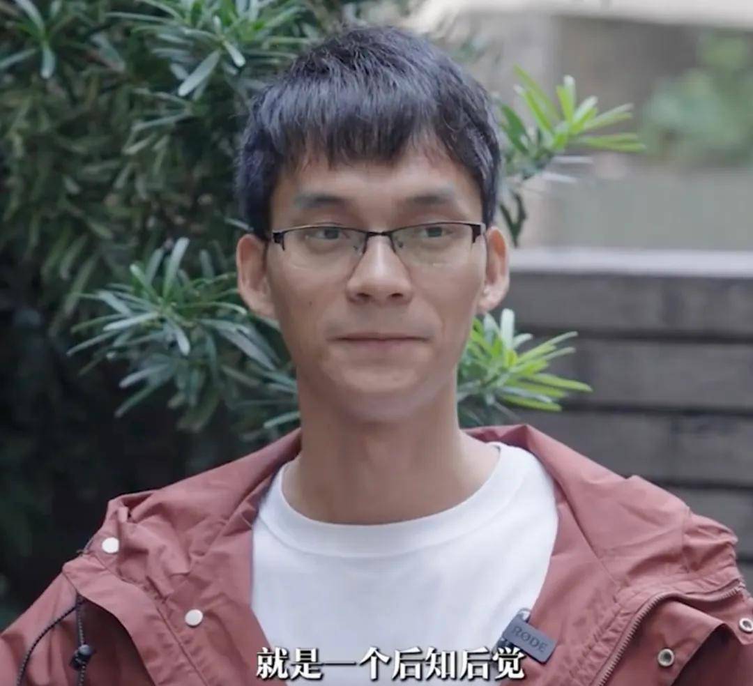 走出循环，拥抱错位人生，16次高考后唐尚珺在直播间自救 (图7)