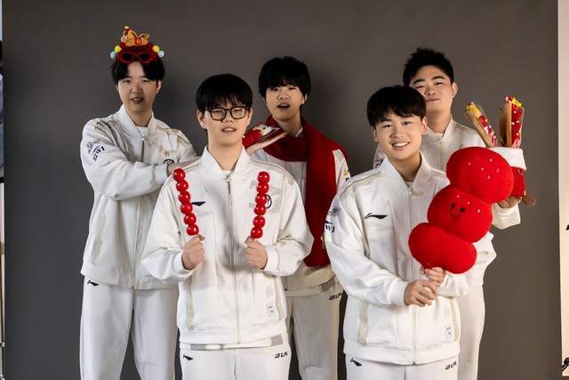 德玛西亚杯:“凡人版”IG进军决赛,新生代选手才是LPL的未来? (图1) 德玛西亚杯:“凡人版”IG进军决赛,新生代选手才是LPL的未来? (图1)