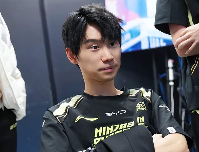 LOL世界冠军转型了?Doinb玩刀塔2太投入,直播透露不打LOL原因(图1) LOL世界冠军转型了?Doinb玩刀塔2太投入,直播透露不打LOL原因(图1)