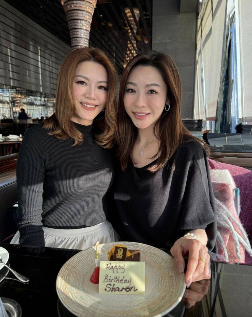 林晓峰49岁前妻被曝新恋情，与新欢用餐好甜蜜(图3)