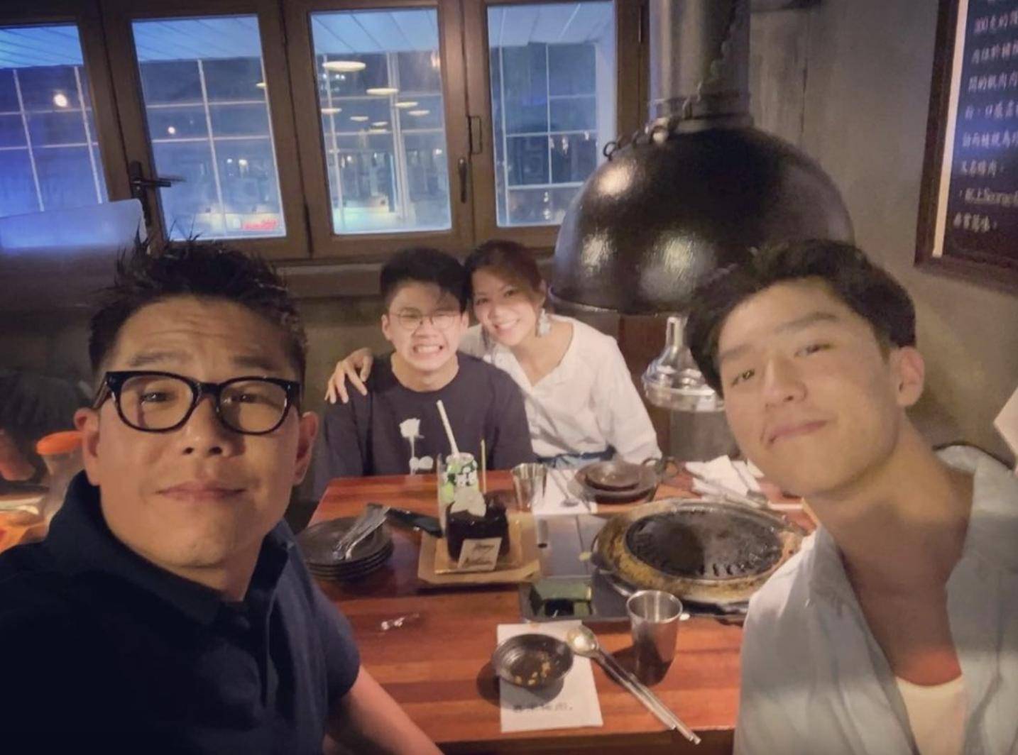 林晓峰49岁前妻被曝新恋情，与新欢用餐好甜蜜(图6)