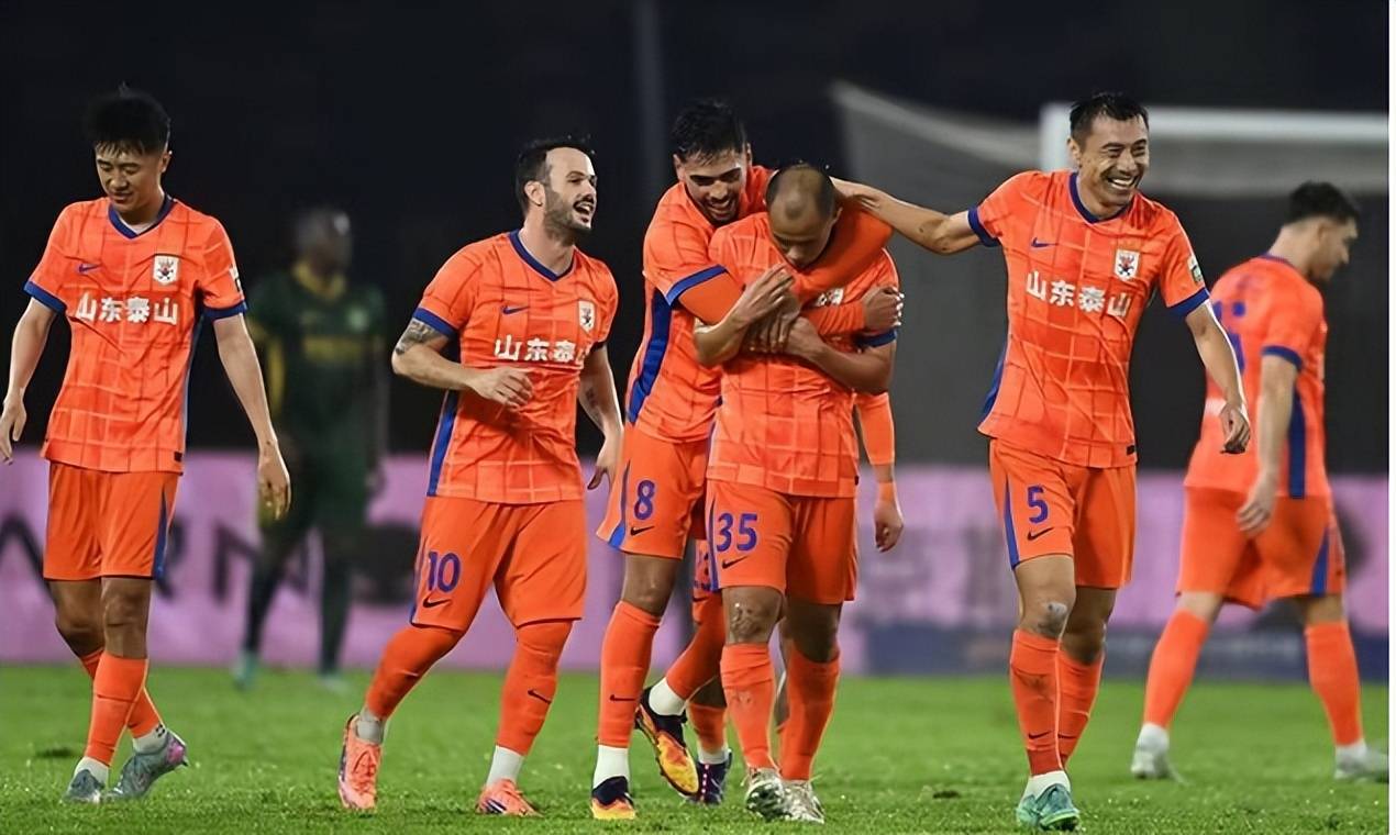 山东泰山必须补强后防短板，外援中卫即将到位，是条大鱼？(图2)