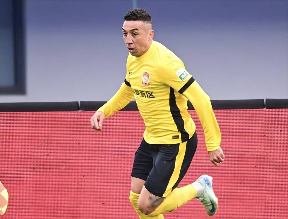 青岛西海岸祭出两个英明决定，郑智有望带队搅局中超争冠 (图3)