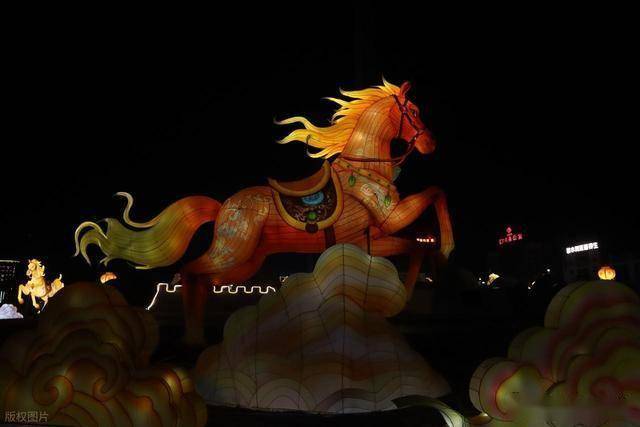 马踏光影越雄关！嘉峪关这场新春灯会，藏着丝路千年的文化密码 (图4)