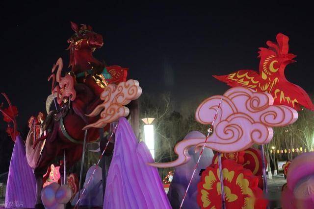 马踏光影越雄关！嘉峪关这场新春灯会，藏着丝路千年的文化密码 (图16)