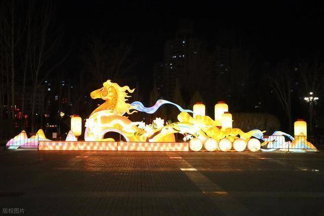 马踏光影越雄关！嘉峪关这场新春灯会，藏着丝路千年的文化密码 (图14)