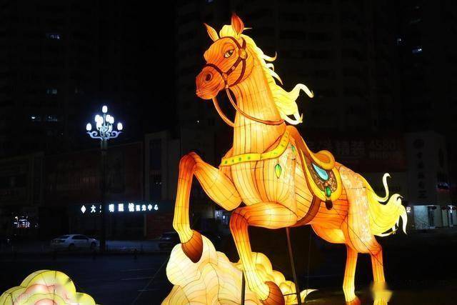 马踏光影越雄关！嘉峪关这场新春灯会，藏着丝路千年的文化密码 (图7)